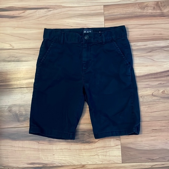 Place Youth size 10 Shorts - Picture 1 of 3